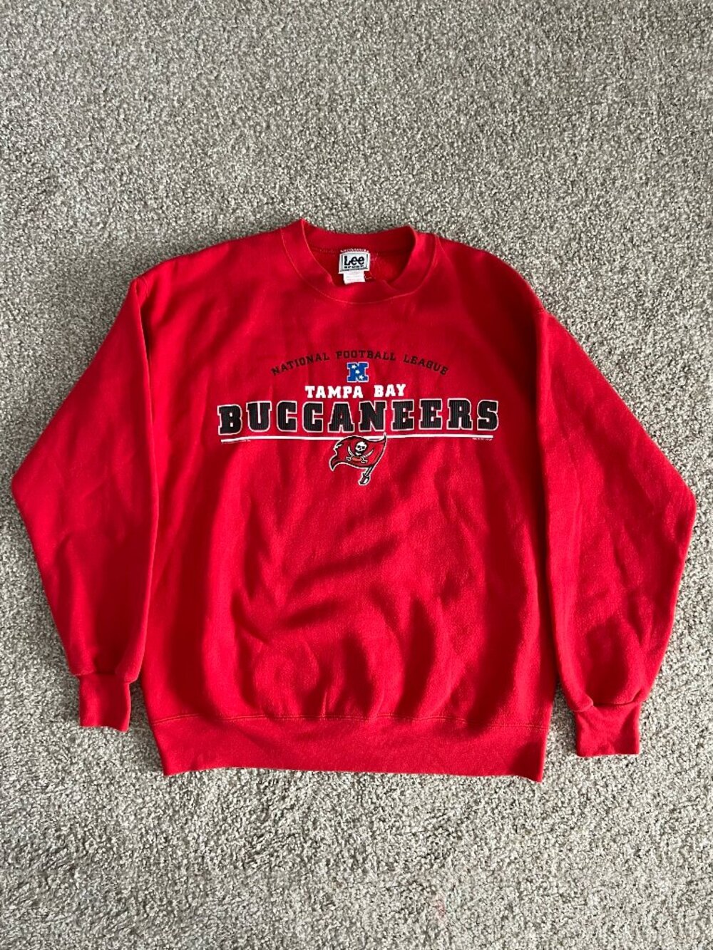 Y2K 2001 Tampa Bay Buccaneers NFL Red Crewneck Sweatshirt Lee Sport Size L